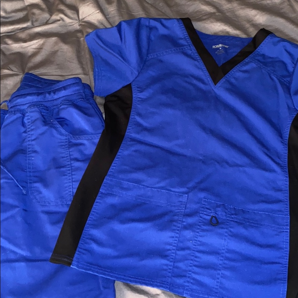 Medical scrubs set
